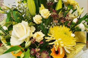 mothersday-flowers-mixed-handtied-2